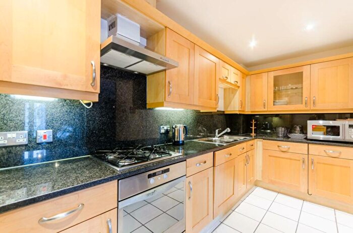 2 Bedroom Flat To Rent In Palgrave Gardens, Marylebone, London, NW1