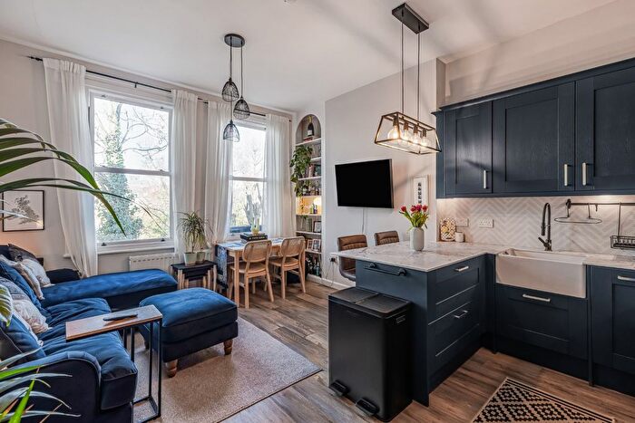 2 Bedroom Flat For Sale In Compayne Gardens, South Hampstead, London, NW6