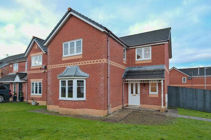 4 Bedroom Detached House To Rent In Moorside Drive, Clayton-le-Moors, Lancashire, BB5