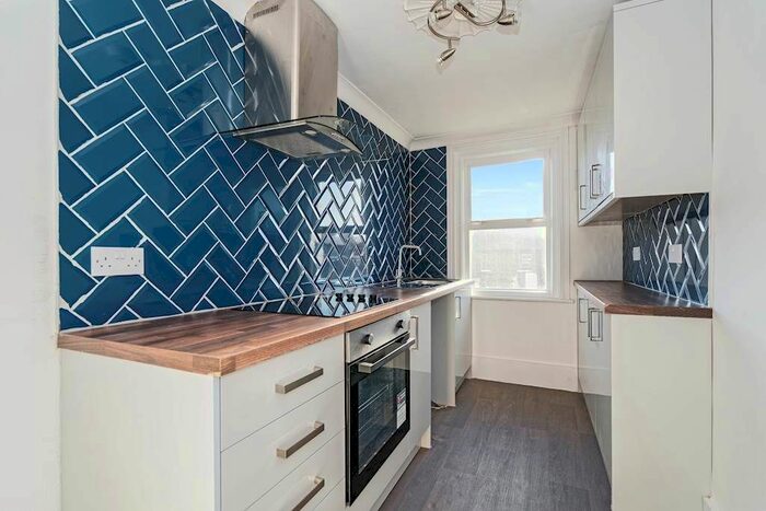2 Bedroom Flat For Sale In Chandos Square, Sandringham Court, Broadstairs, Kent, CT10
