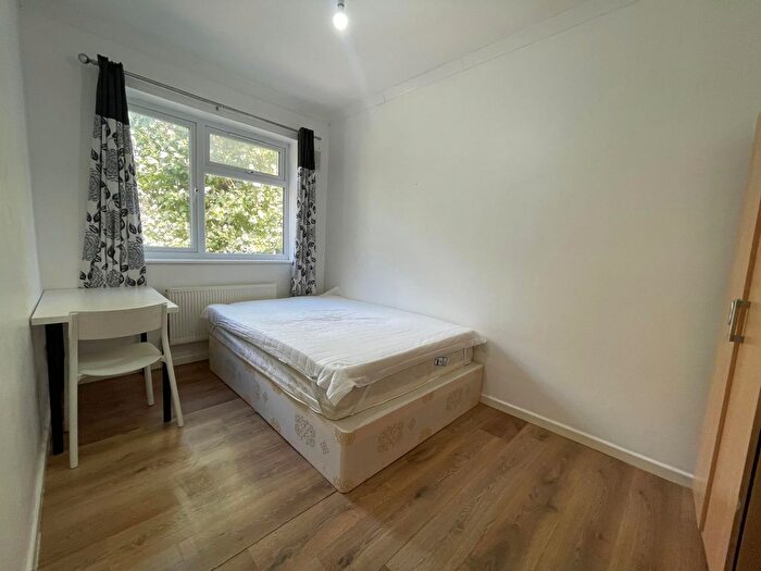 5 Bedroom Flat To Rent In Bow, E3