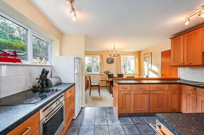 4 Bedroom Detached Bungalow For Sale In Corseley Road, Groombridge, TN3 - Photo 3