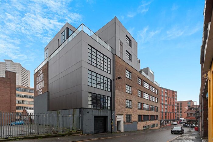 3 Bedroom Flat To Rent In Marshall Street, Birmingham, B1