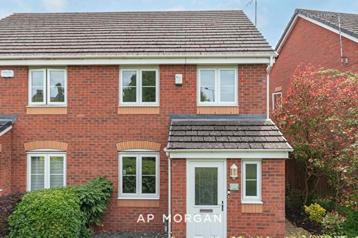 3 Bedroom Semi-Detached House For Sale In Alvechurch Road, Birmingham, West Midlands, B31