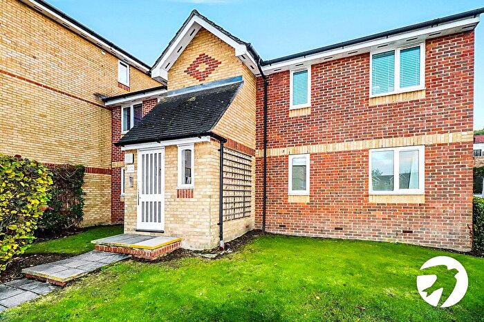 2 Bedroom Flat To Rent In Shortlands Close, Belvedere, DA17