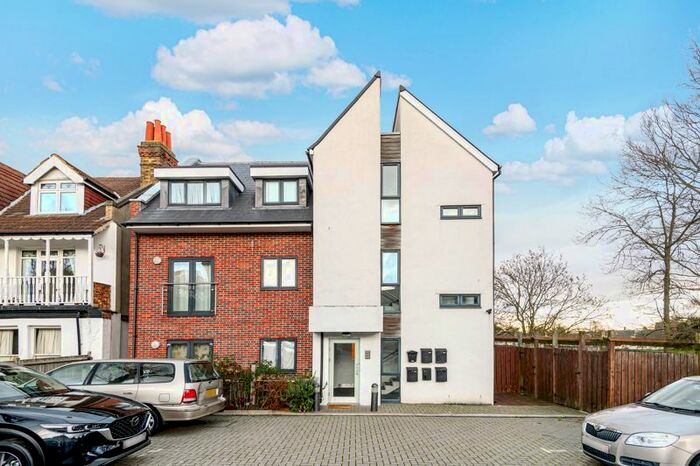 2 Bedroom Flat To Rent In Auckland Road, London SE19