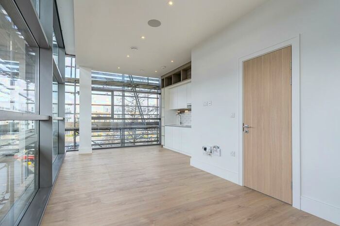 Flat To Rent In Aviator Park Two, Addlestone, KT15