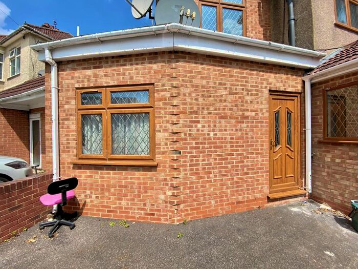 Studio To Rent In Morland Gardens, Southall, UB1