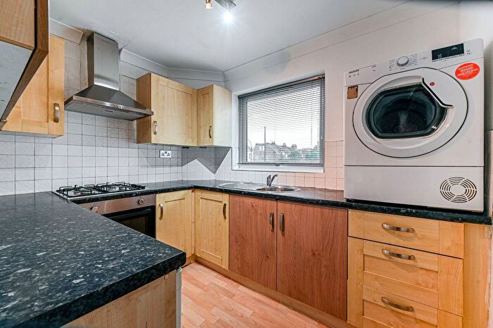 2 Bedroom Flat To Rent In Abbey Gardens, Hammersmith, London, W6