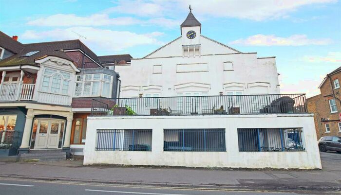 2 Bedroom Apartment To Rent In River Bank, East Molesey, KT8