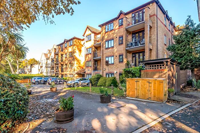2 Bedroom Flat For Sale In The Avenue, Balmoral Court, BR3