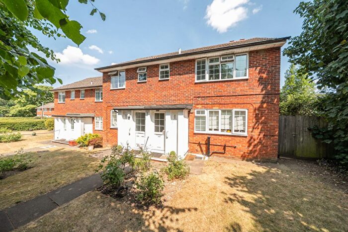 2 Bedroom Flat For Sale In The Rutts, Bushey Heath, WD23