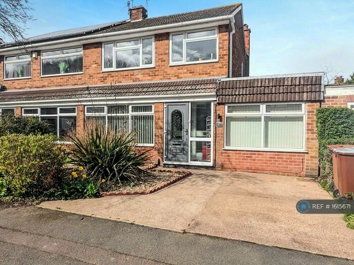 3 Bedroom Semi-Detached House To Rent In Penarth Gardens, Nottingham, NG5