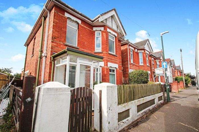 4 Bedroom Detached House To Rent In Hankinson Road, Bournemouth, BH9