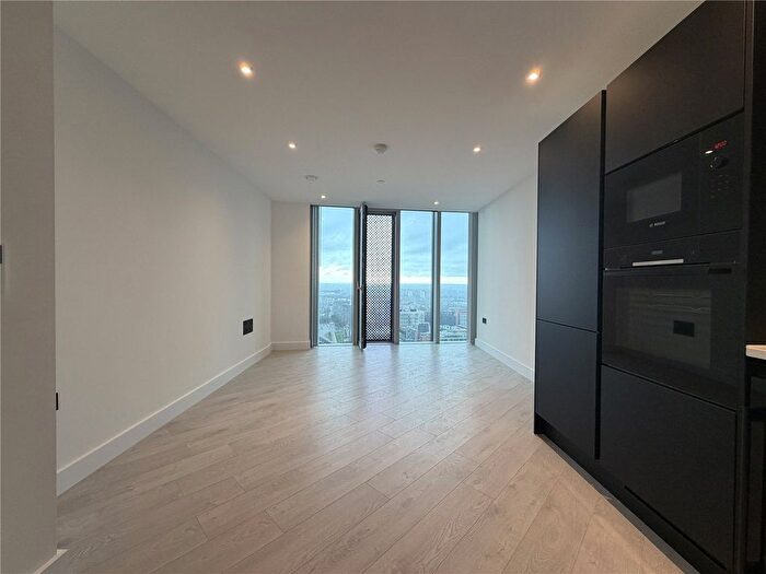 1 Bedroom Flat For Sale In Vista River Gardens, Trinity Island, Trinity Way, Manchester, M3