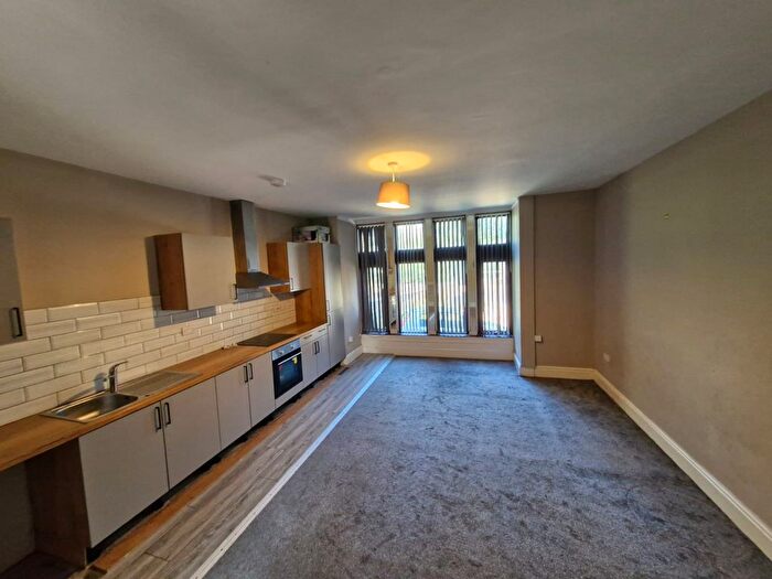 1 Bedroom Flat To Rent In North Park Road, Bradford, BD9