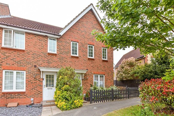 3 Bedroom End Of Terrace House For Sale In Bellflower Avenue, Minster-On-Sea, Kent, ME12