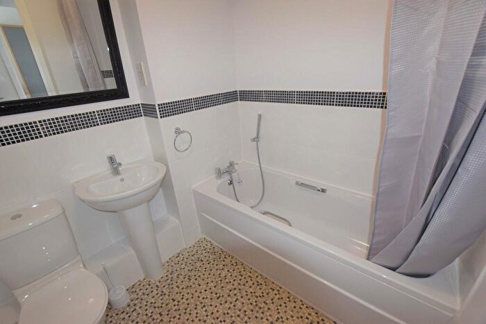 2 Bedroom Apartment To Rent In Quayside Drive, Colchester, CO2