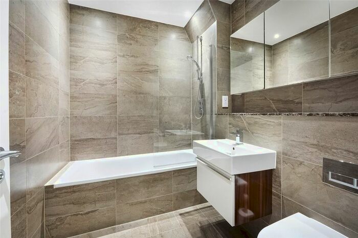 3 Bedroom Flat To Rent In Putney Hill, Putney Hill, SW15