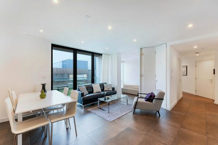 3 Bedroom Flat To Rent In Book House, City Road, EC1V