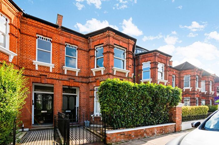 2 Bedroom Detached House To Rent In Lime Grove, London, W12