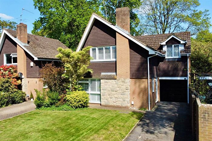3 Bedroom Detached House For Sale In Ravenstone Road, Camberley, Surrey, GU15