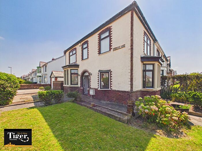 3 Bedroom Semi Detached House To Rent In Horncliffe Road, Blackpool, FY4