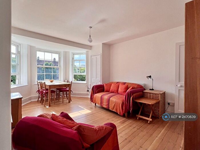 2 Bedroom Flat To Rent In Green Hundred Road, London, SE15