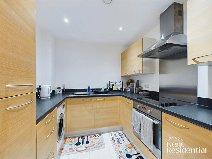 1 Bedroom Apartment To Rent In Great Stour Mews, Canterbury, CT1