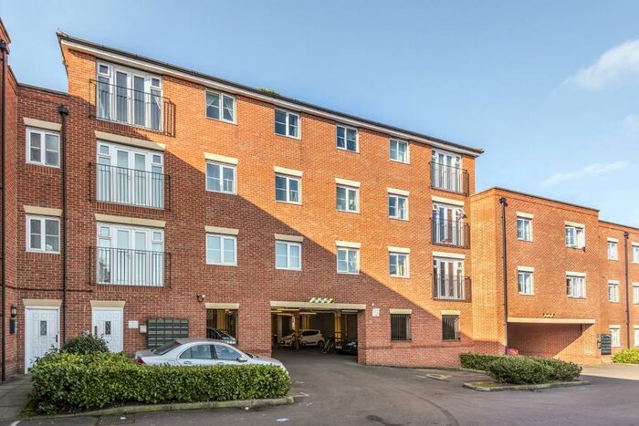 2 Bedroom Apartment To Rent In Ellington Court, Headington, OX3