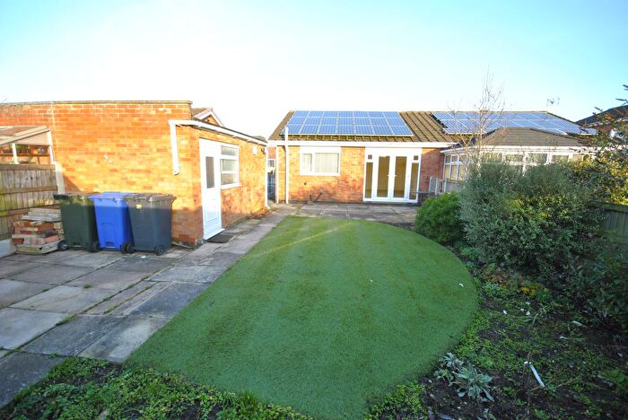 2 Bedroom Semi-Detached Bungalow For Sale In Sturton Close, Bessacarr, Doncaster, DN4