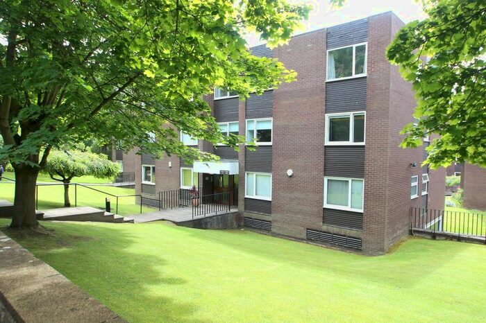 2 Bedroom Flat To Rent In Woodville Court, Leeds, West Yorkshire, LS8