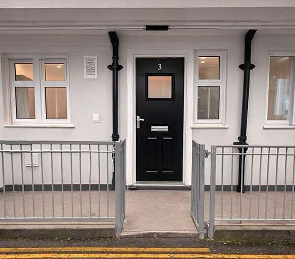 3 Bedroom Flat To Rent In Nestor House, E2