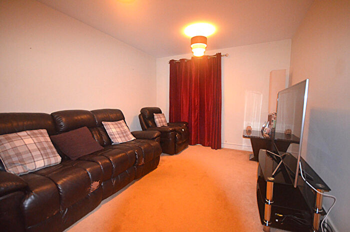2 Bedroom Flat To Rent In Charles Church Walk, Ilford, IG1