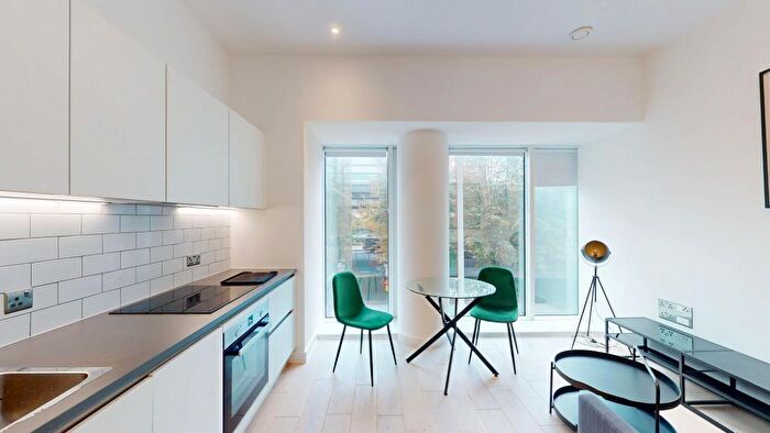Studio To Rent In Great West Road, Brentford, TW8