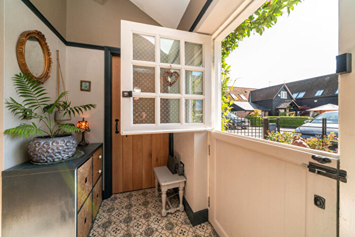 2 Bedroom Barn Conversion For Sale In Main Road North, Dagnall, Berkhamsted, HP4