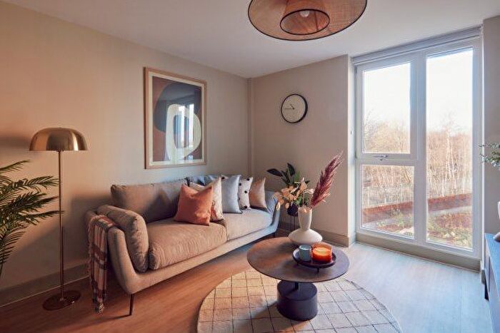 2 Bedroom Flat To Rent In Whitehall, Leeds, LS12