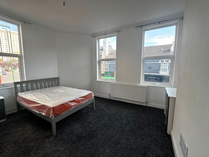 2 Bedroom Flat To Rent In Hartley Road, Nottingham, NG7