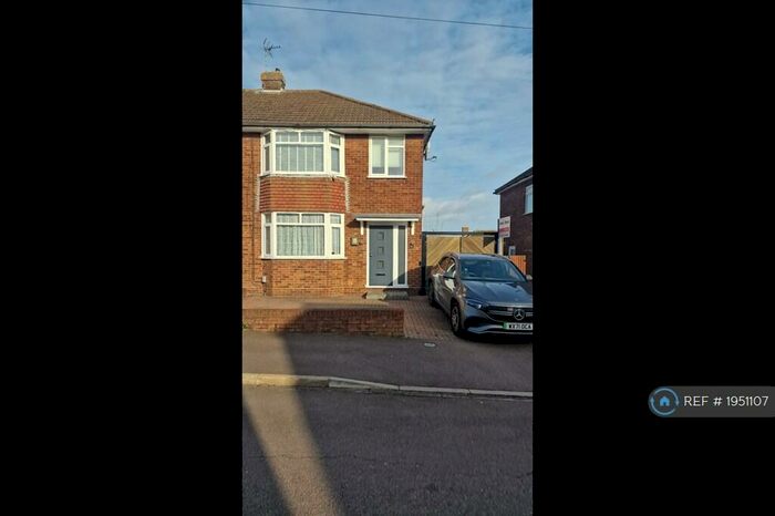 3 Bedroom Semi-Detached House To Rent In Silecroft Road, Luton, LU2