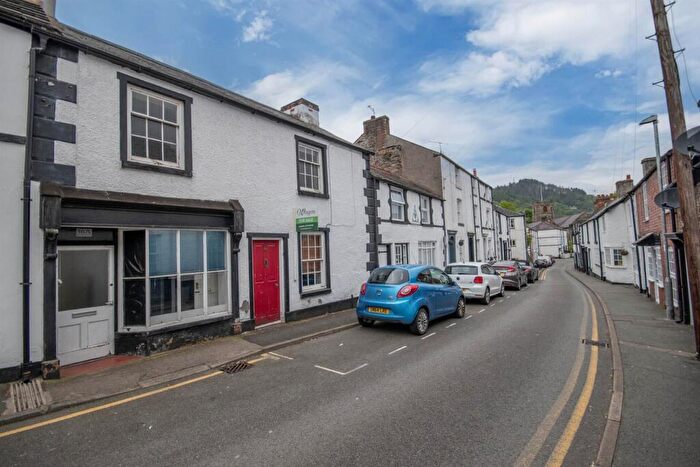 2 Bedroom Terraced House For Sale In Church Street, Llangollen, LL20