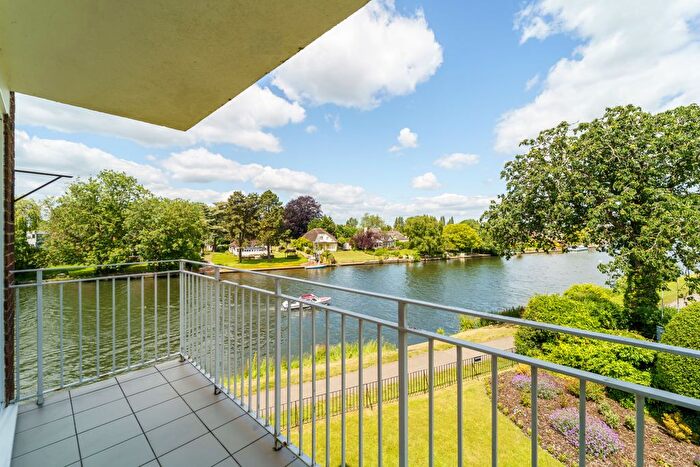 2 Bedroom Flat For Sale In Riverside Road, Staines-Upon-Thames, TW18