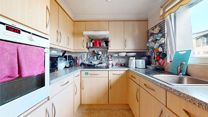 1 Bedroom Flat For Sale In Millbay Road, Wesley Court, PL1