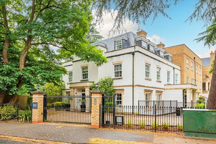 5 Bedroom Detached House For Sale In Bridgewater Road, Weybridge, KT13