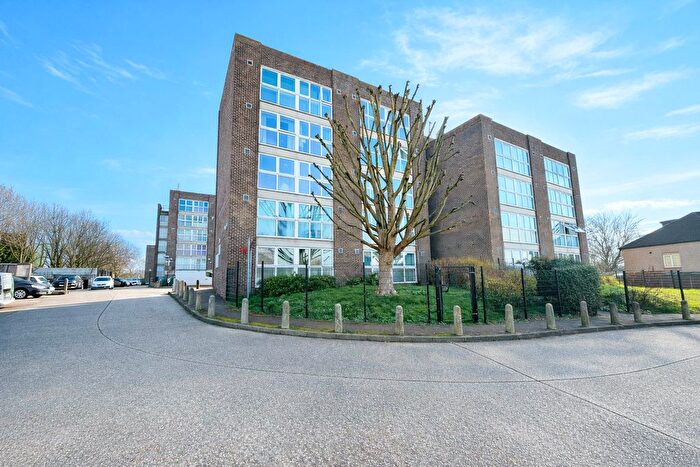 1 Bedroom Flat For Sale In Harris Close, Hounslow, Greater London, TW3
