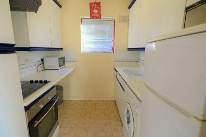Studio To Rent In Saunders Ness Road, London, E14