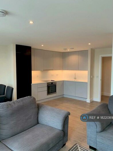 2 Bedroom Flat To Rent In Rookery Court, London, E10