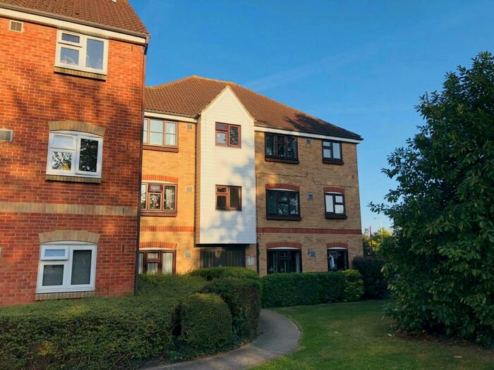 2 Bedroom Flat To Rent In Redmayne Drive, Widford, Chelmsford, CM2