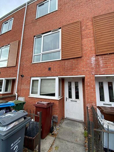 4 Bedroom House To Rent In Flixton Road, Manchester, M13