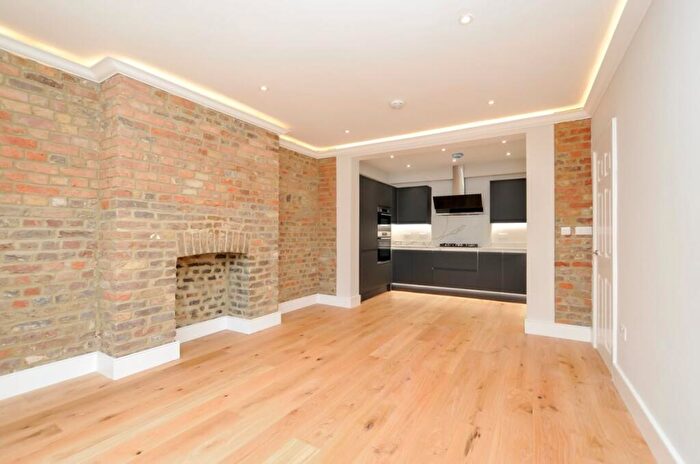 2 Bedroom Flat To Rent In Brooke Road, Clapton, E5