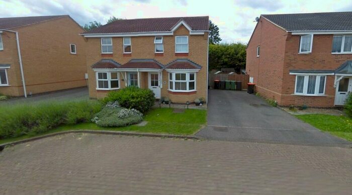 2 Bedroom Semi-Detached House To Rent In Longcroft Drive, Beds, MK45